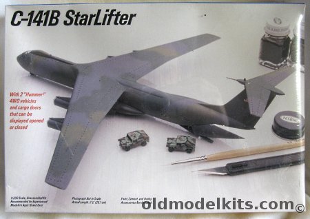 Testors 1/200 C-141B Starlifter with Two Scale Hummer Vehicles, 616 plastic model kit